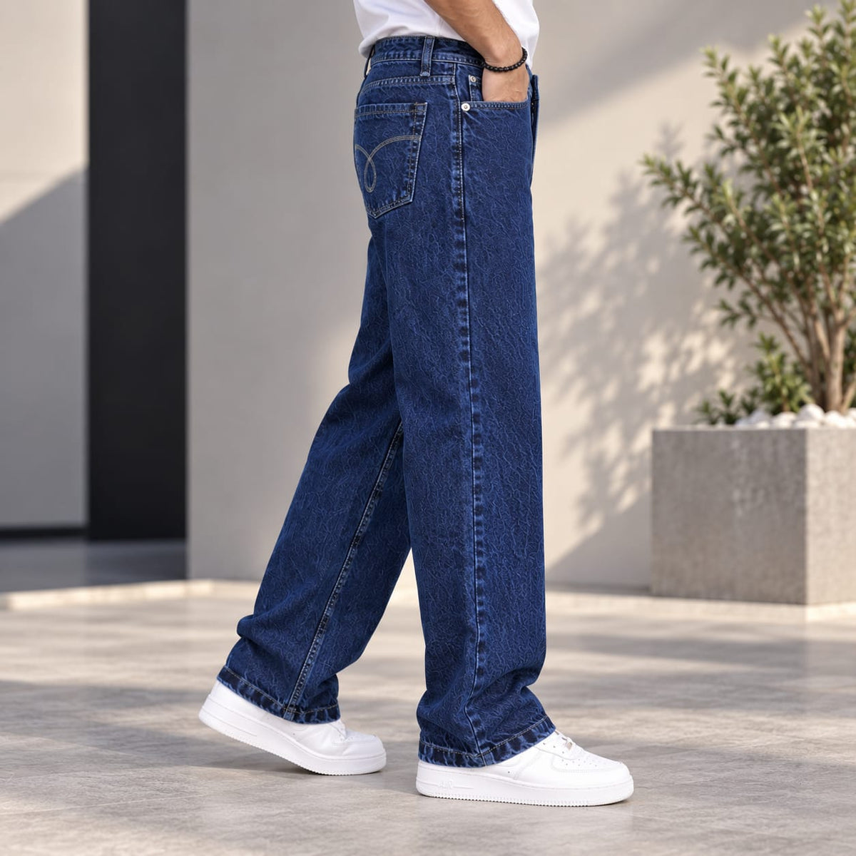 Men’s Mid-Wash Textured Blue Loose Fit Denim Jeans